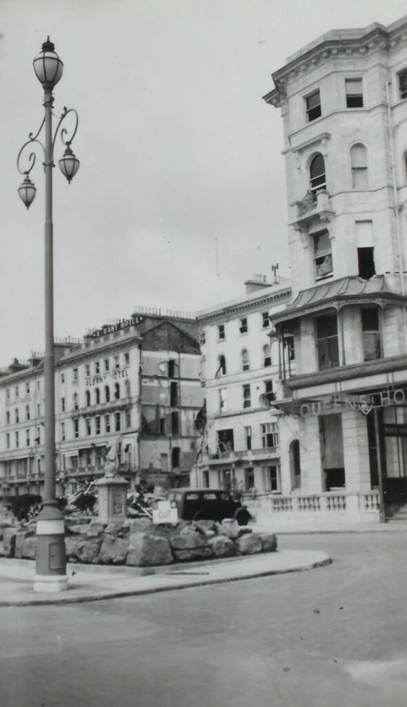 File:Albany Hotel & Queens Hotel.jpg