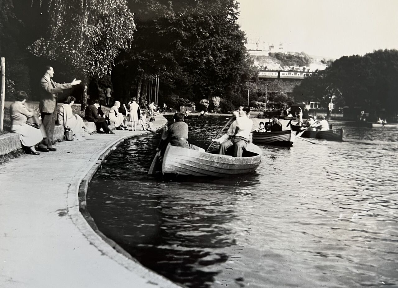 File:Alexandra Park Boating Lake 03.jpg