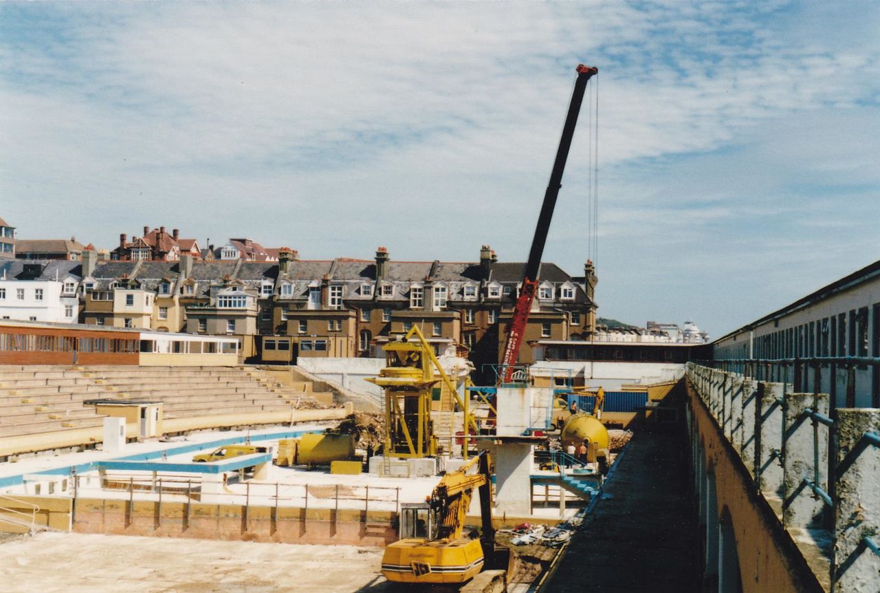 File:Bathing Pool - 4251329435.jpg