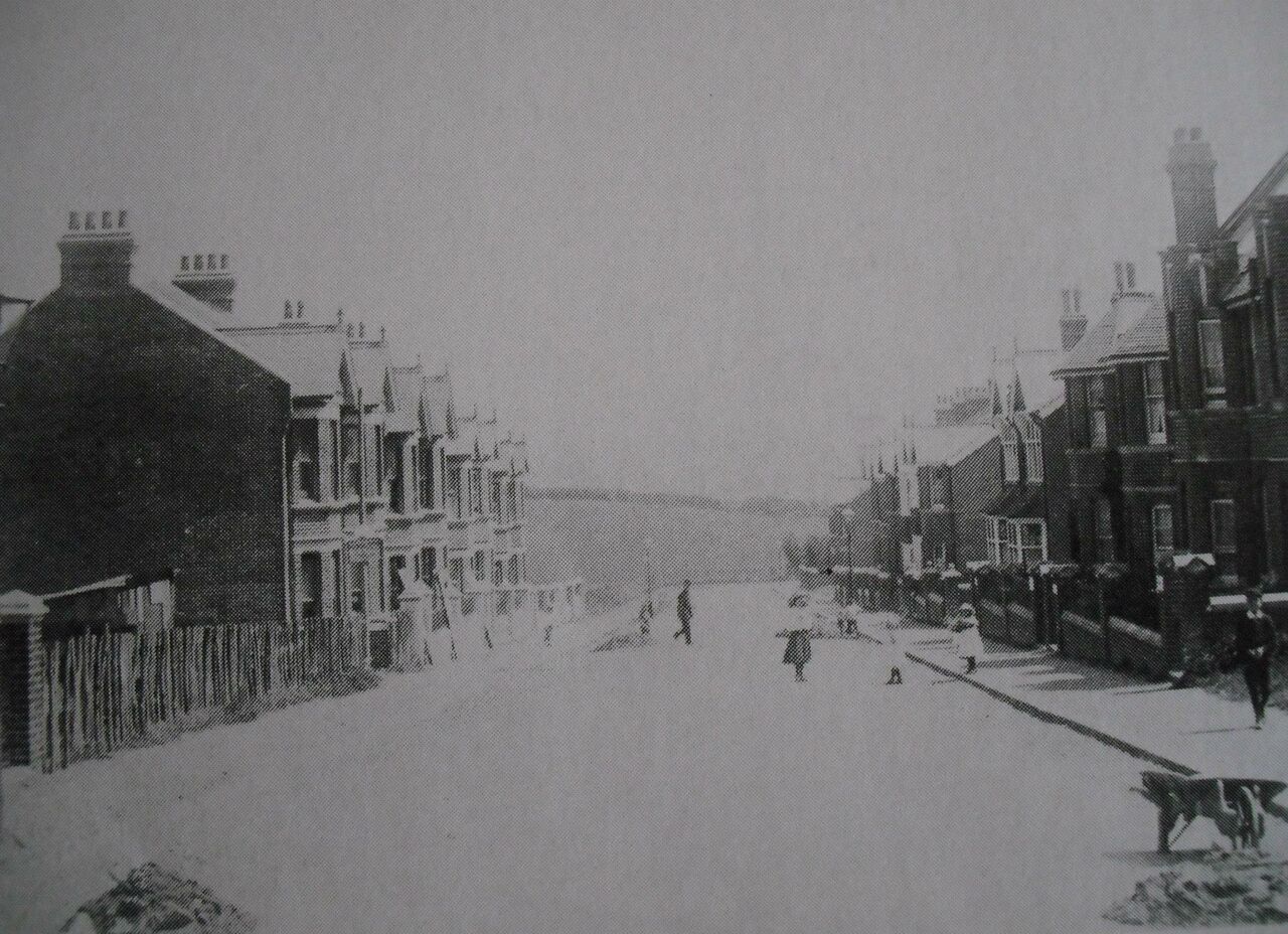 File:Burry-Road-1905.jpg