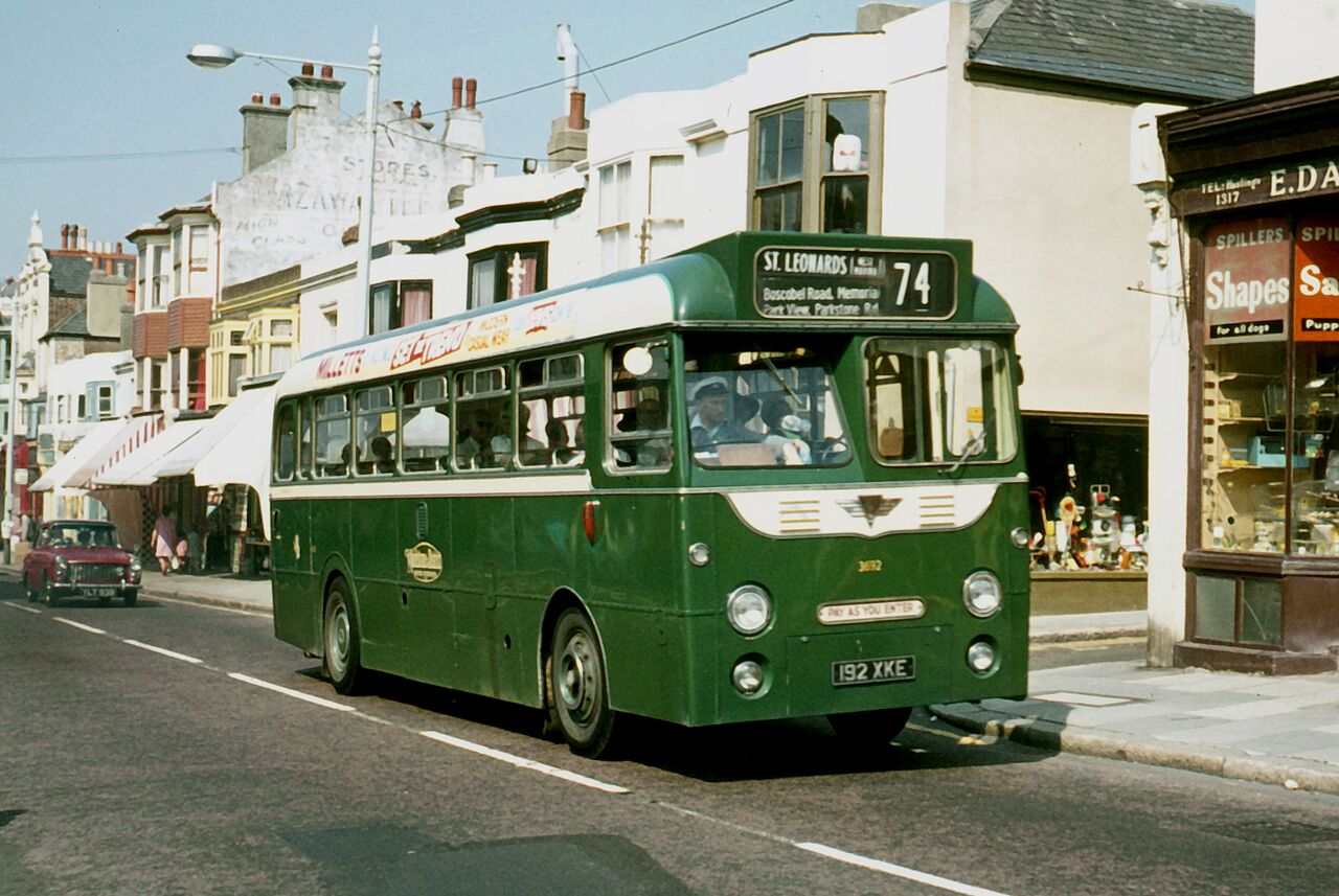 File:Bus on Queens Road 1971.jpg