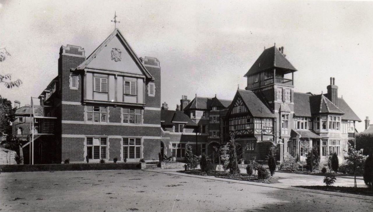 File:Caple-Ne-Ferne-home-1948.jpg
