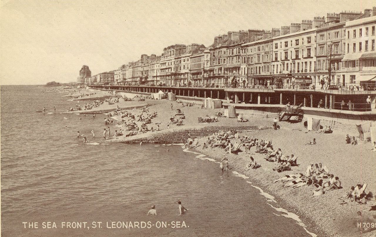 File:Eversfield Place Beach 1938.jpg