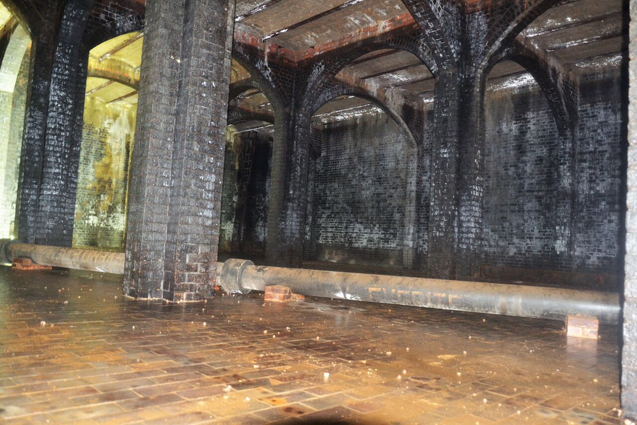File:Example of Victorian brick built reservoir 02.jpg