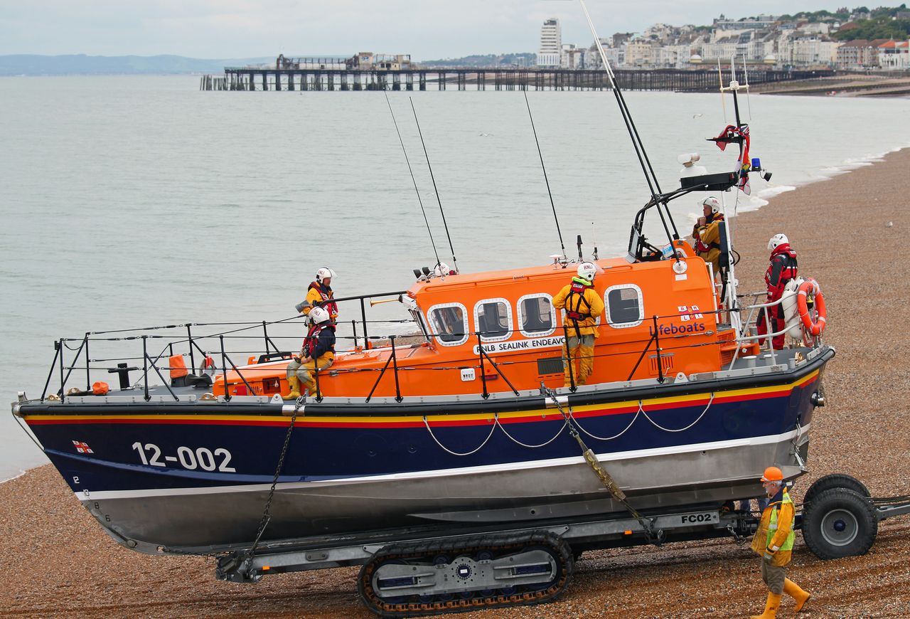 File:Hastings Lifeboat Jun 2014.jpg