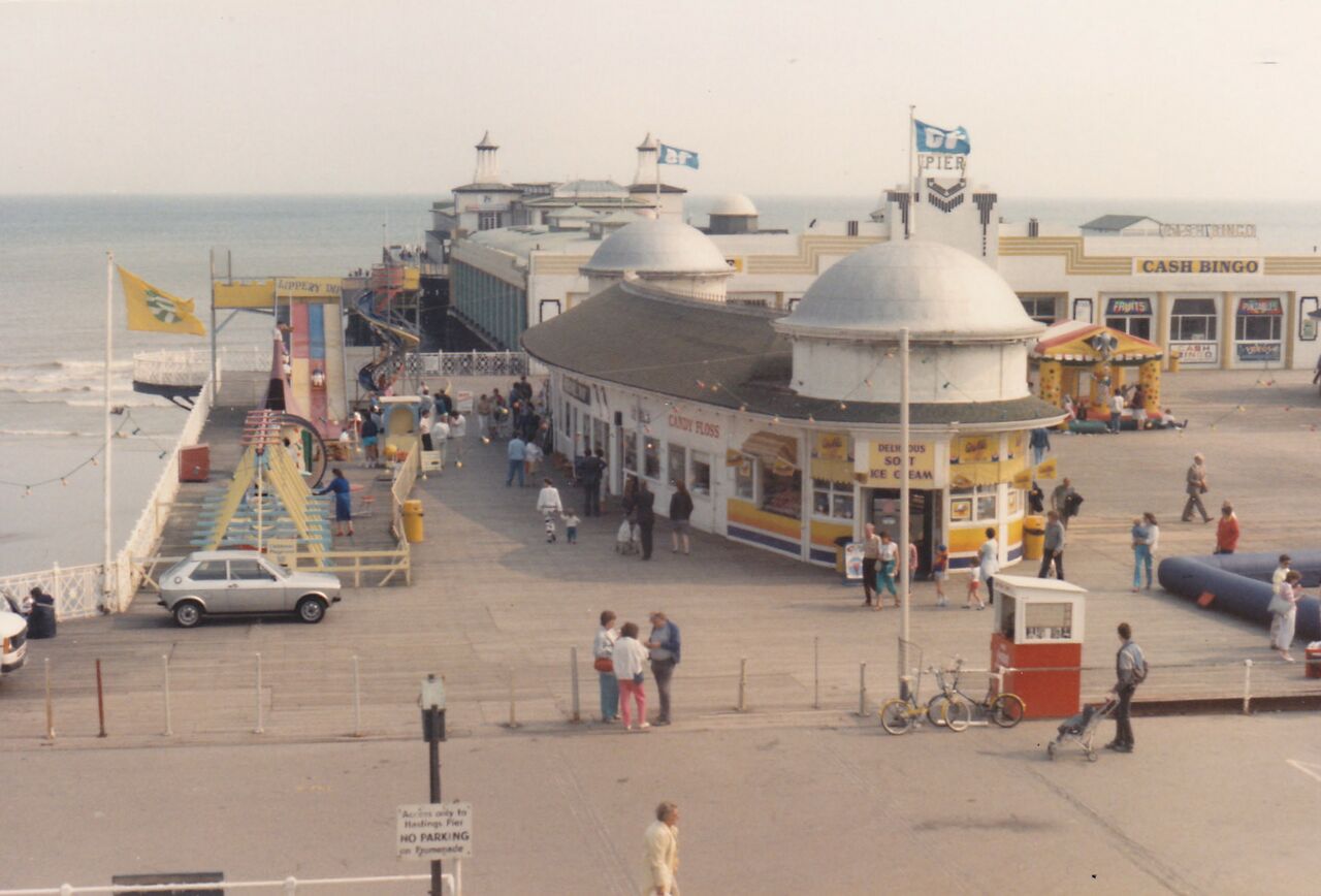File:Hastings Pier 1990.jpg