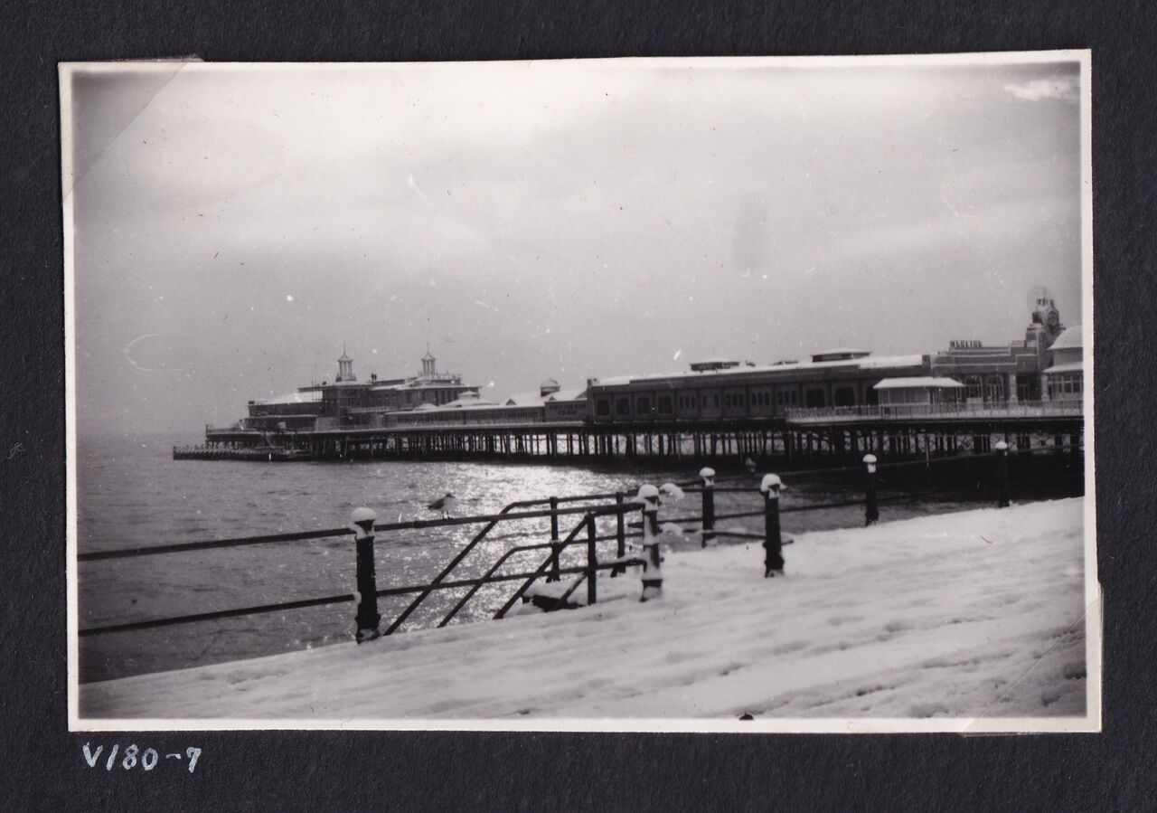 File:Hastings Pier c1960.jpg