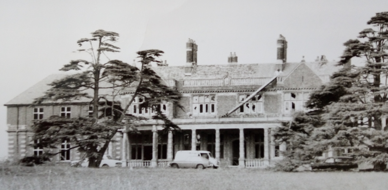 File:Hydneye 1974 Exterior.png
