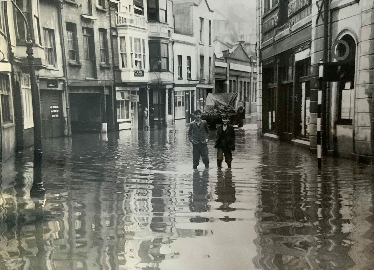 File:Middle Street flooding 1949.jpg