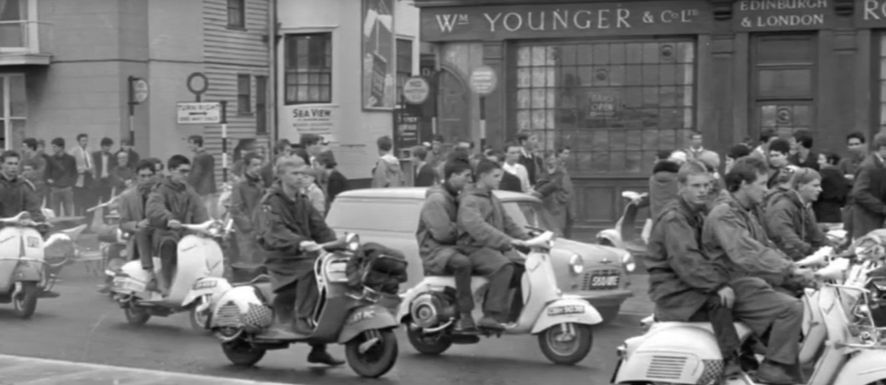 File:Mods outside Royal Albion 1964.png