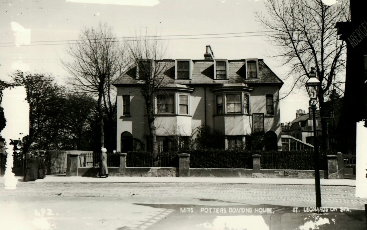 File:Mrs Potters Boarding House.png
