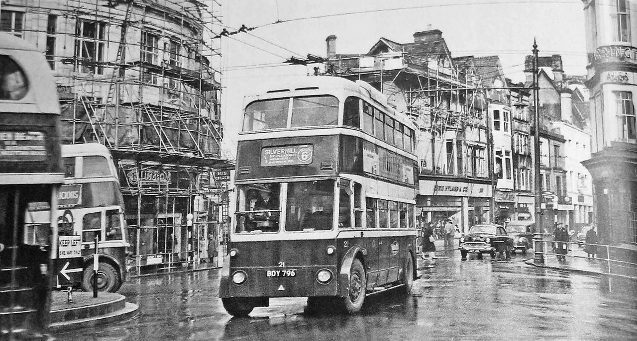 File:No.-6-Silverhill-Trolley-Bus-at-the-Town-Centre.-1957.jpg
