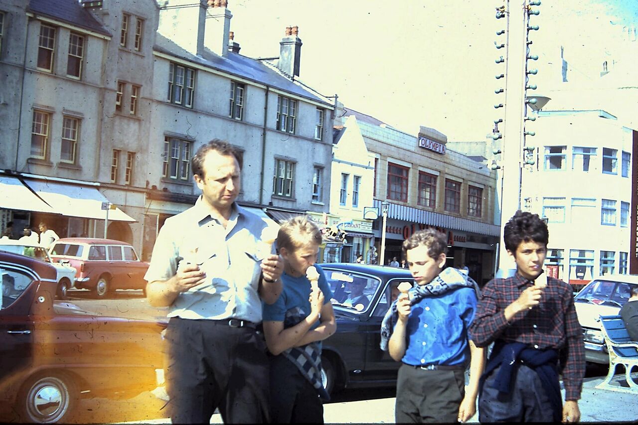 File:Olympia - George Street 1980.jpg