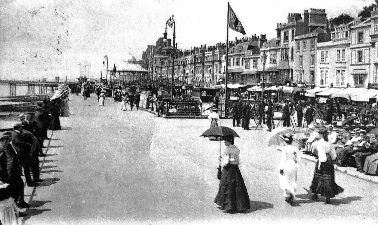 File:Parade-at-White-Rock.-1912.jpg