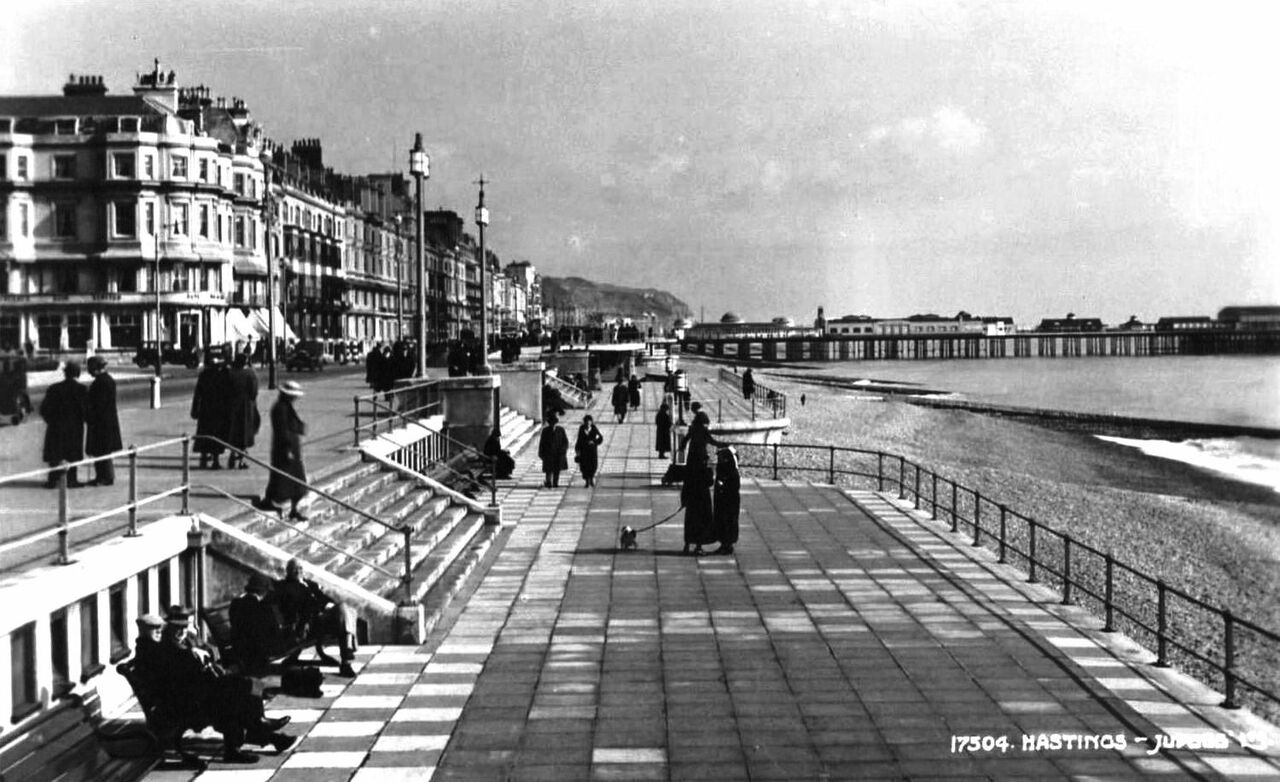 File:Promenade at Warrior Square c1937.jpg