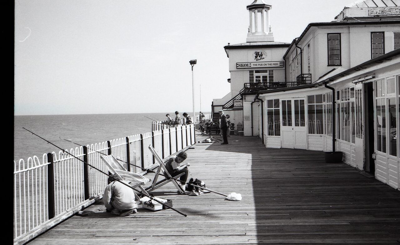File:Pub on the Pier 1977.jpg