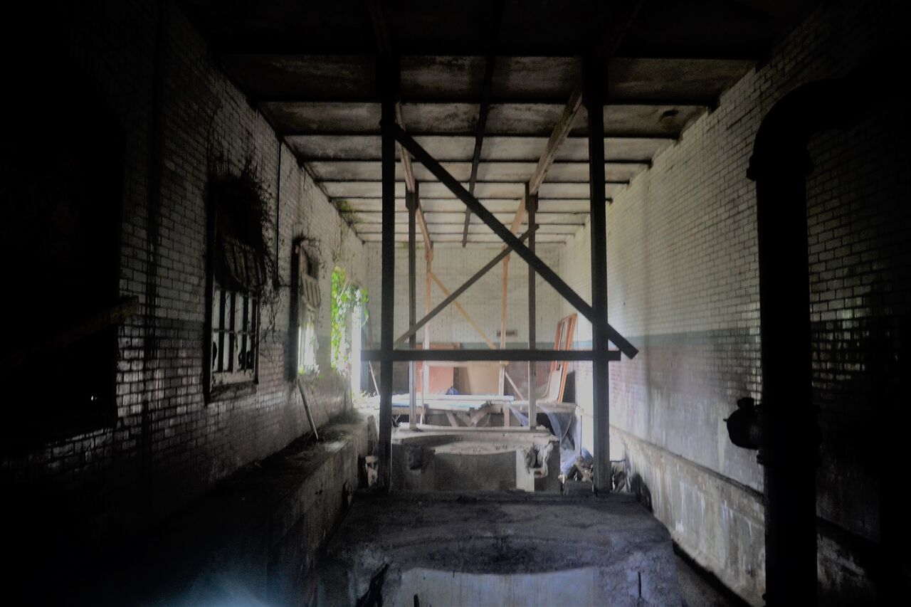 File:Pump house associated with Victorian reservoir.jpg