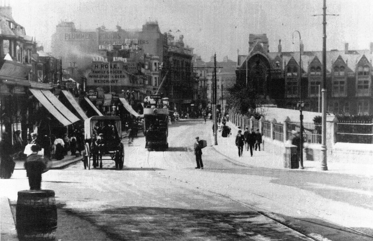 File:Queens-Road-and-Town-Hall-1910.jpg