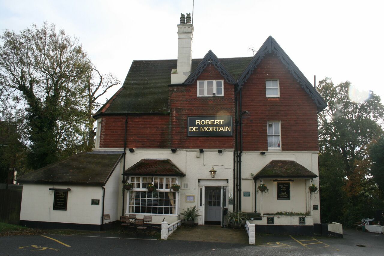 File:Robert-De-Mortain-Pub-on-the-Ridge..jpg
