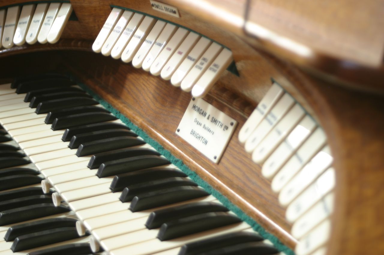 File:Robertson Street Church Console 2019.jpg