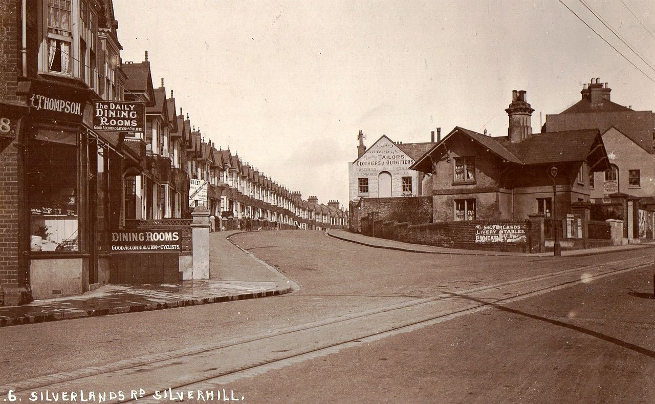 File:Silverlands-Road-1910.jpg
