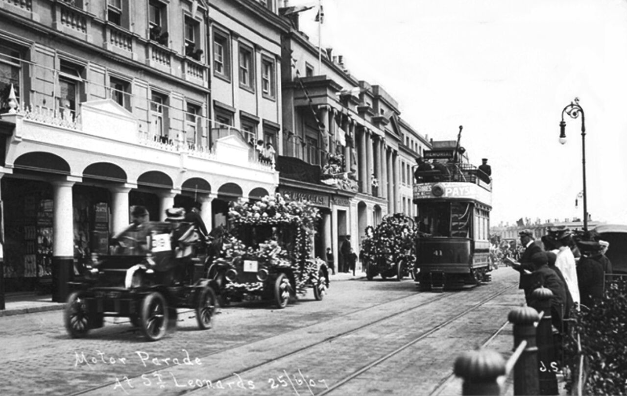 File:St-leonards-motor-parade..jpg