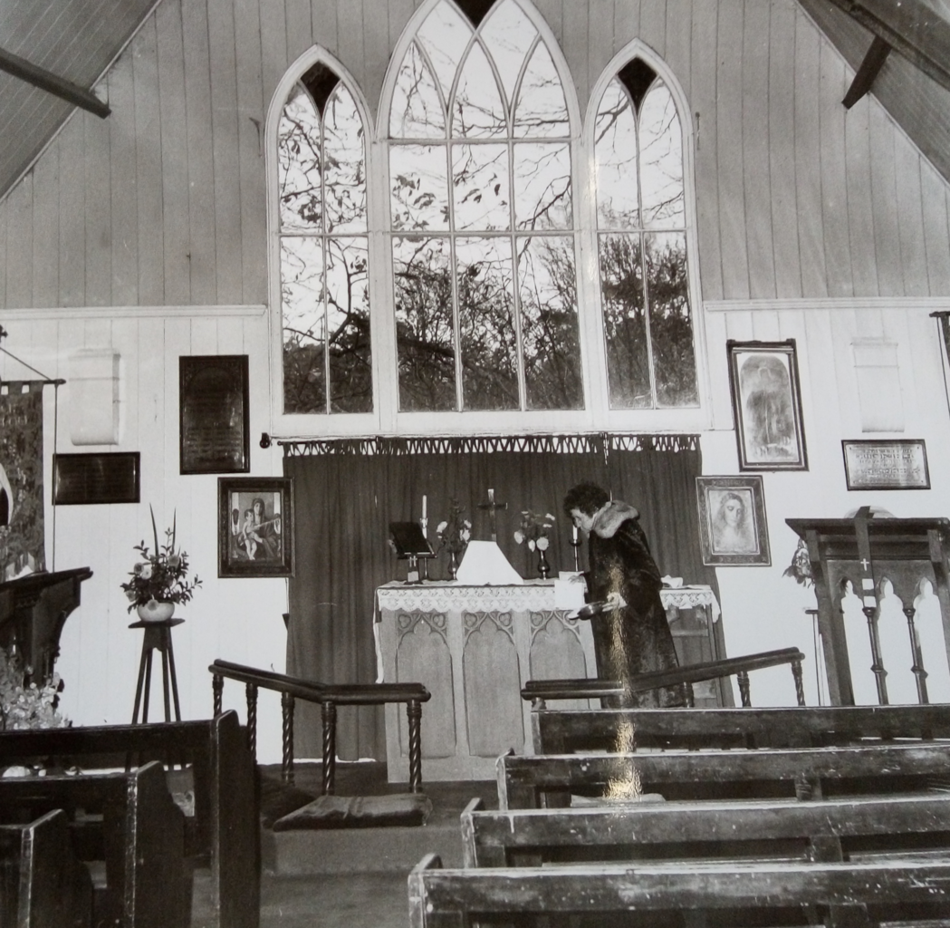 File:St Peter's Baldslow Interior.png