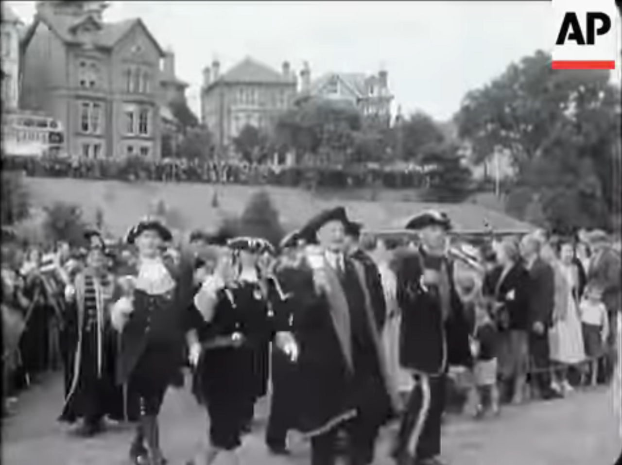 File:Town Crier Championship Linton Gardens 1952.png